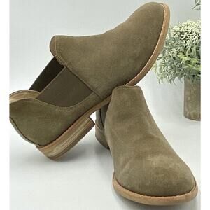 Clarks Trish Olive Chelsea Boots Suede Pull On Booties Women’s Size 9.5M